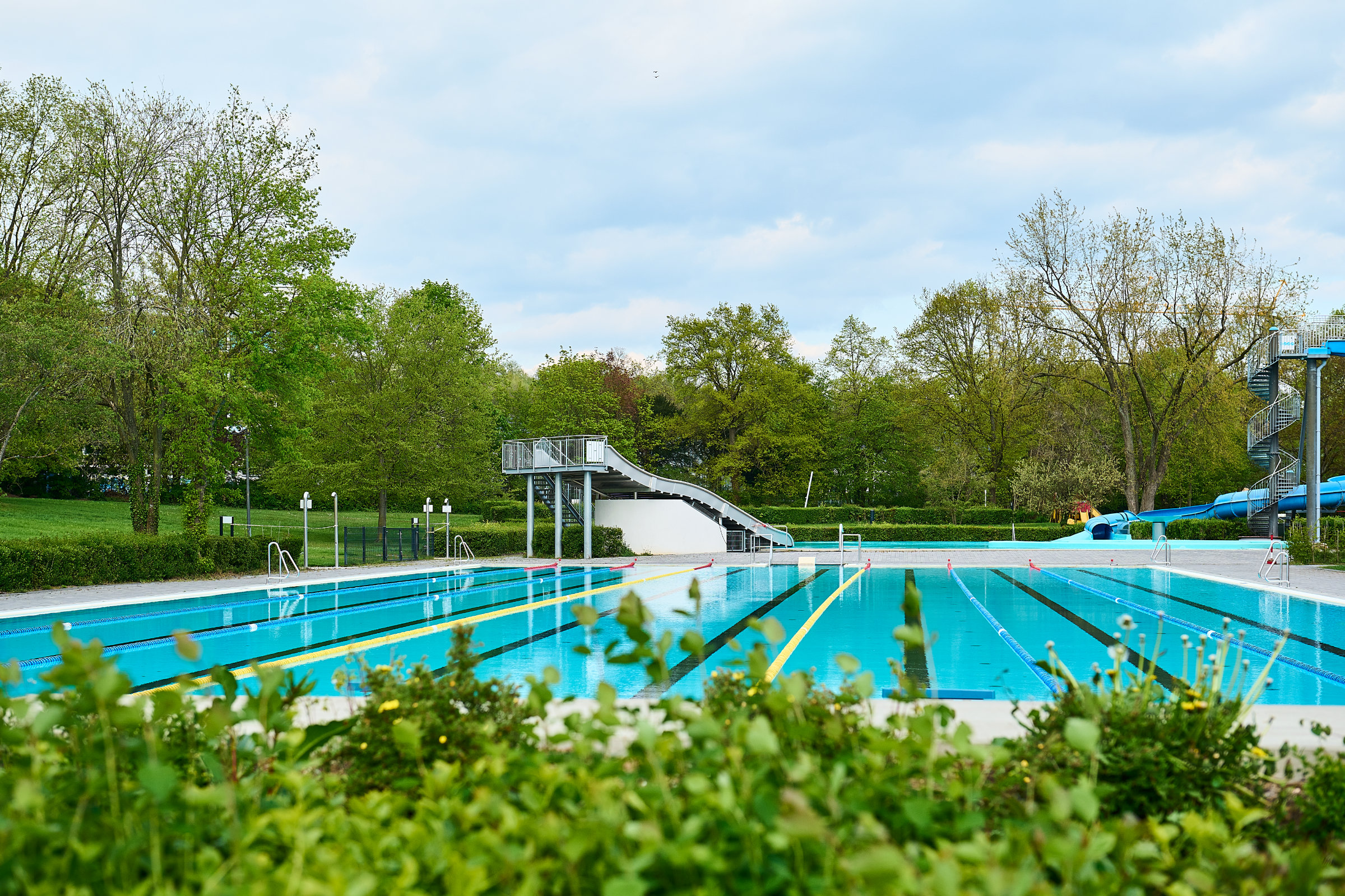 Schwimmer- und Nichtschwimmerbecken Freibad