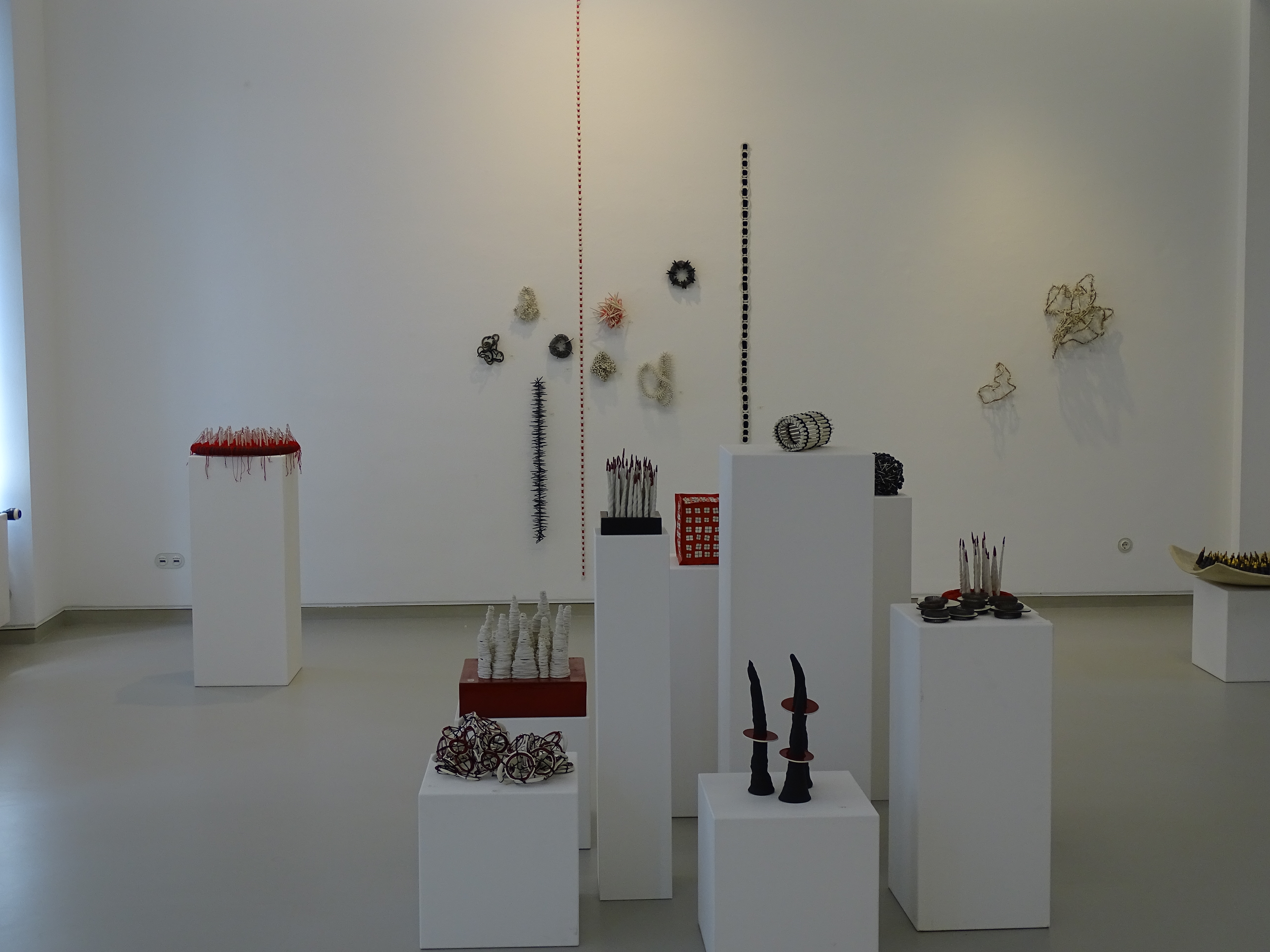 Blick in die Ausstellung von Mia Llauder und Joan Serra im Stadtmuseum Siegburg. Arbeiten von Mia Llauder.