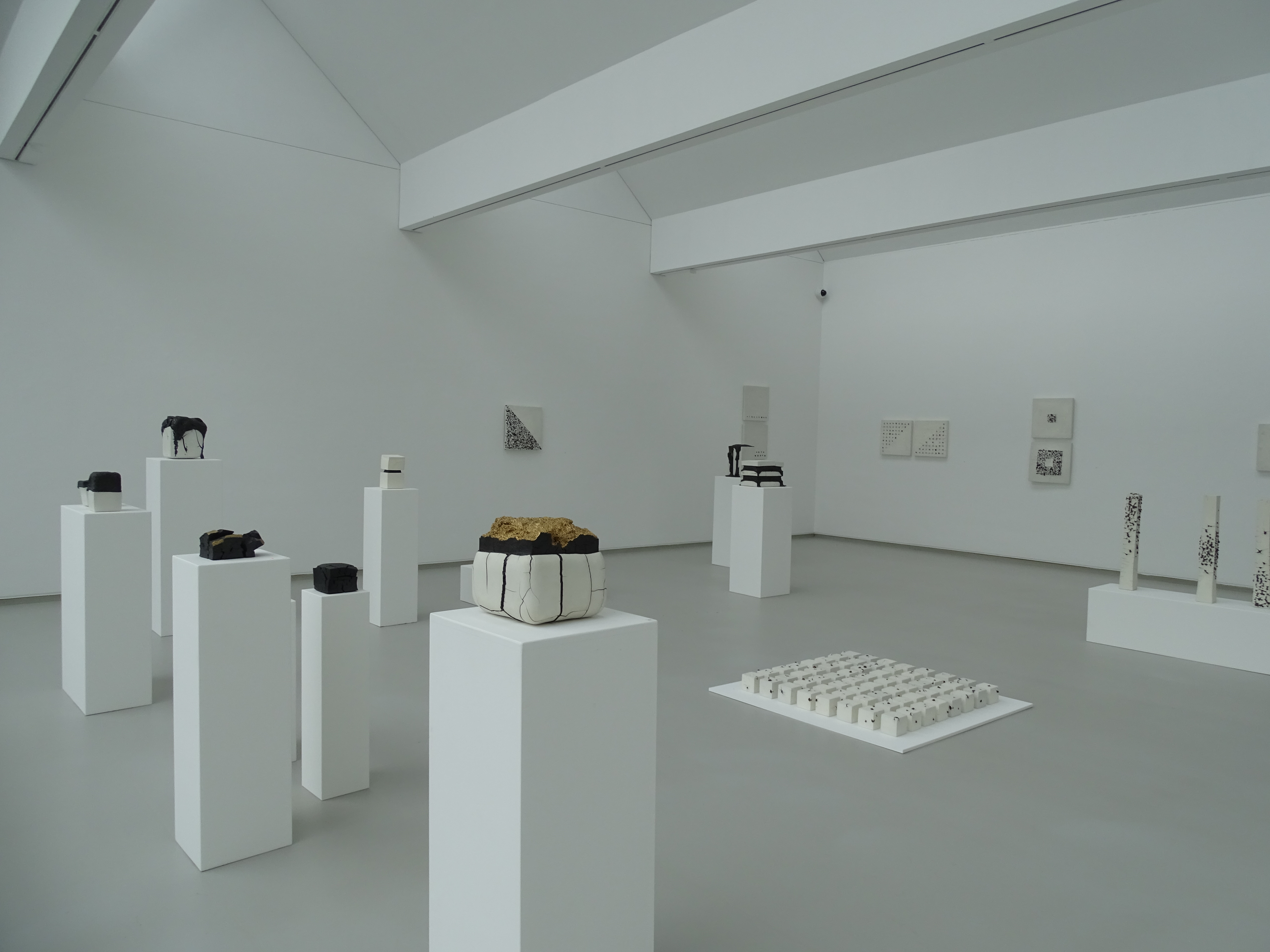 Blick in die Ausstellung von Mia Llauder und Joan Serra im Stadtmuseum Siegburg. Arbeiten von Joan Serra.