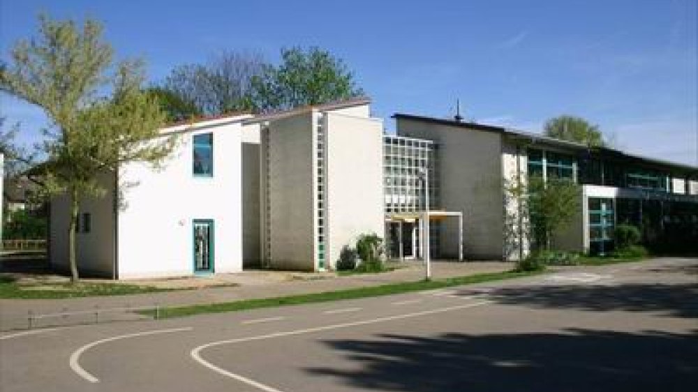 Das Bild zeigt die Hans-Alfred-Keller Schule in Deichhaus