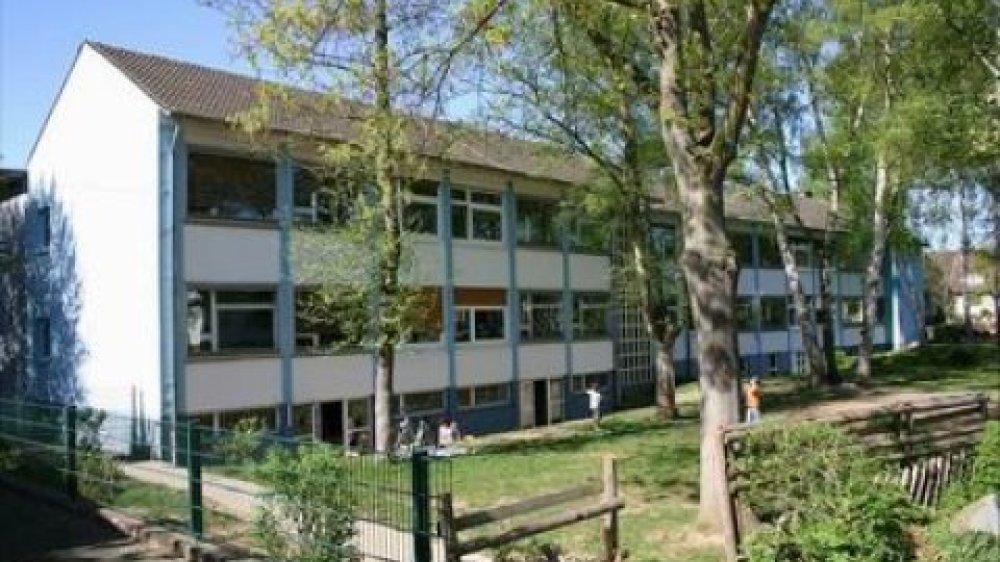 Das Bild zeigt das Gebäude der Gemeinschaftsgrundschule Stallberg in Siegburg