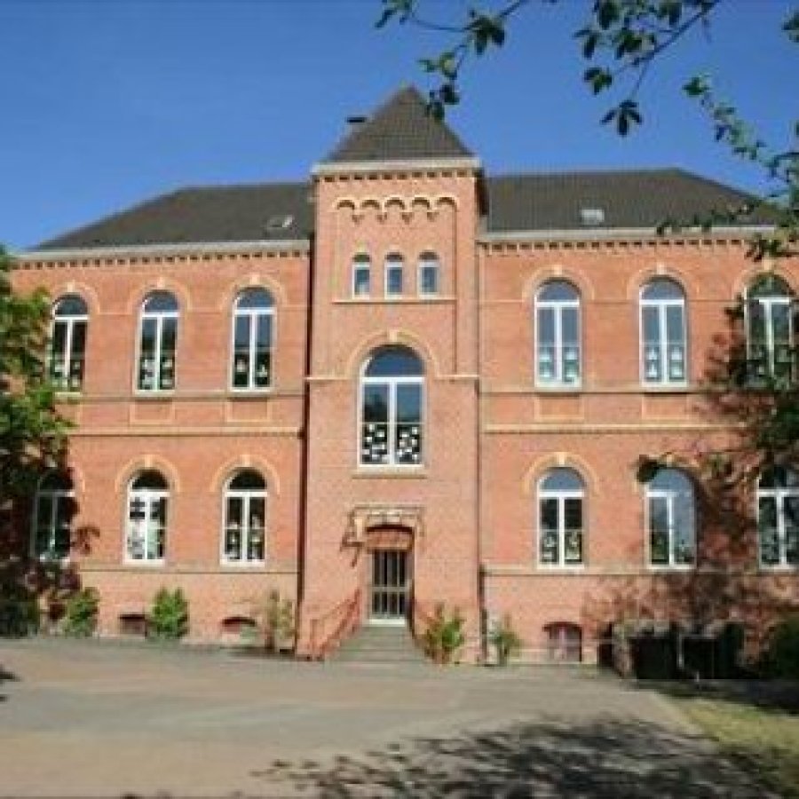 Das Bild zeigt das Gebäude der Gemeinschaftsgrundschule Wolsdorf in Siegburg
