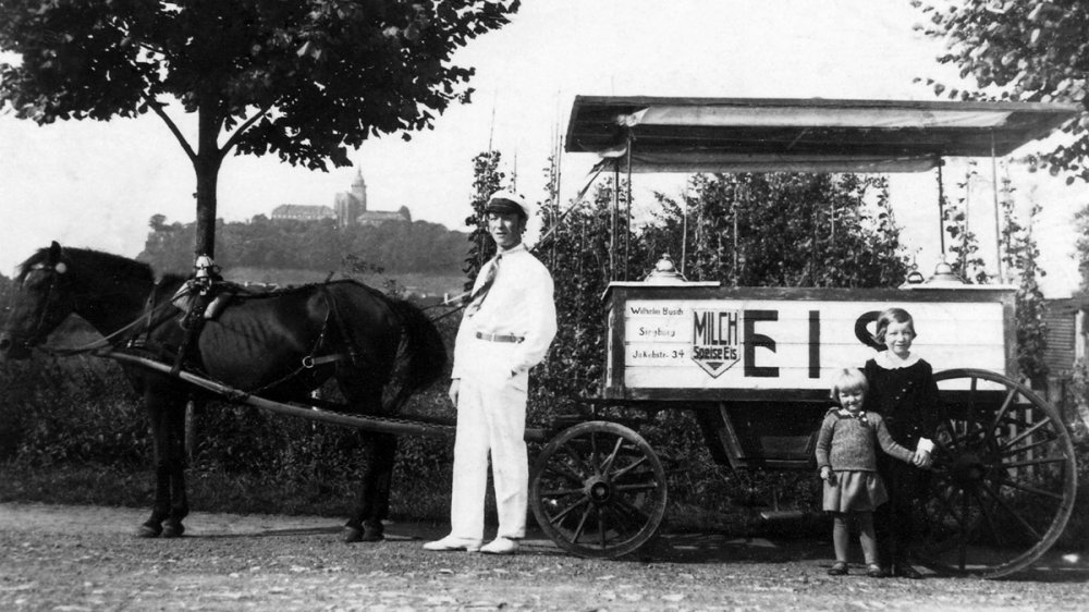 Eiswagen von Wilhelm Busch, Jakobstraße 34, mit seinem Pferdegespann um 1935