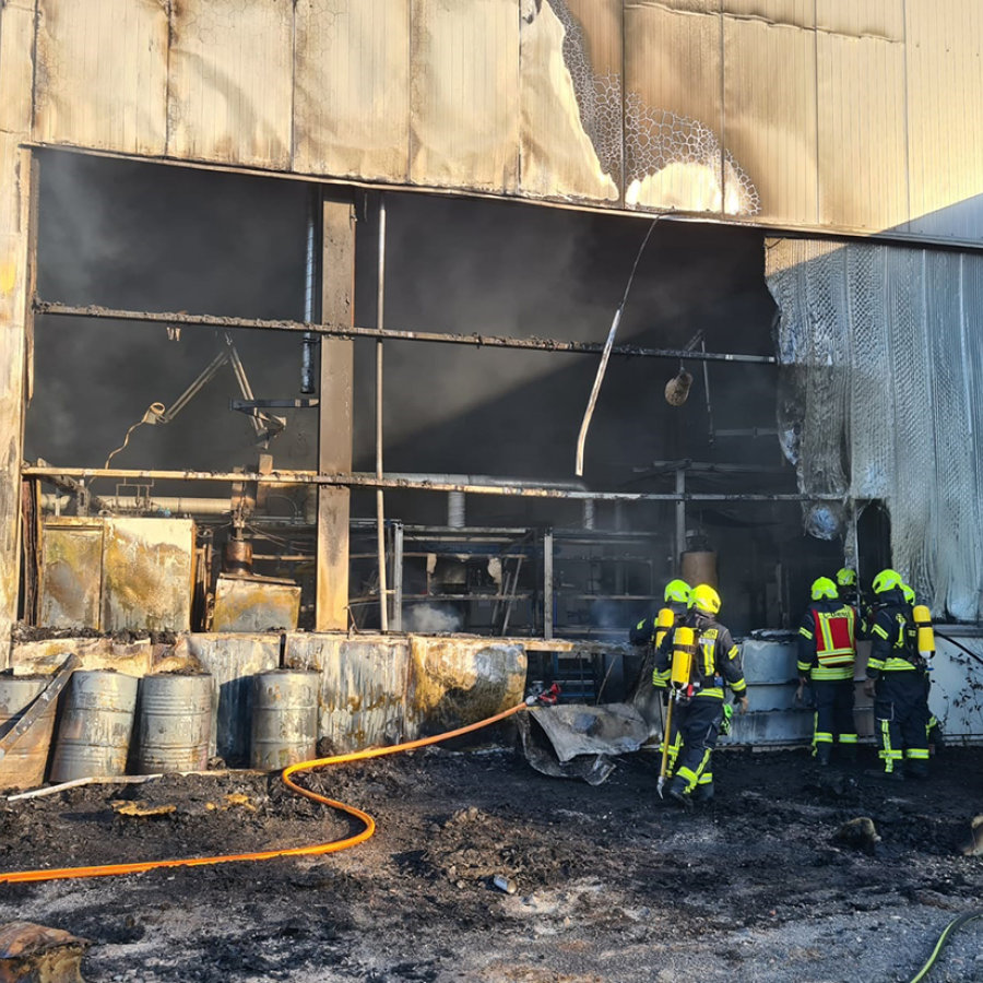 Großbrand beim Maschinenbauer Hennecke in St. Augustin-Birlinghoven 