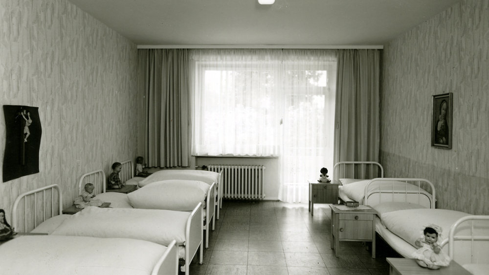 Schlafraum im Waisenhaus in Siegburg-Wolsdorf um 1960
