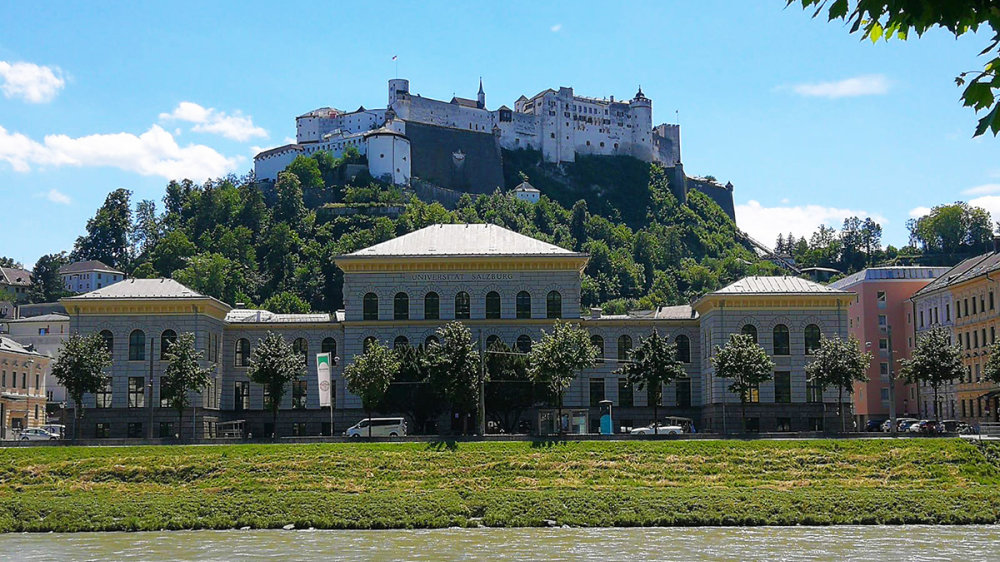 Blick auf die Universität Salzburg und Festung Hohensalzburg