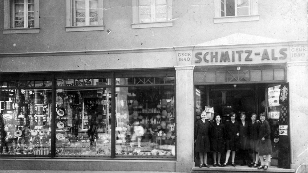 Eisenwarengeschäft Schmitz-Als, Kaiserstraße 19, aufgenommen im Jahre 1928