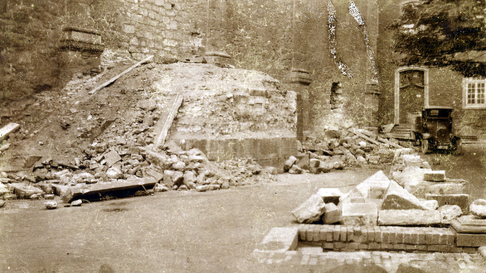 Baustelle Abtei, hier 1913 beim Abriss der Kirchentreppe
