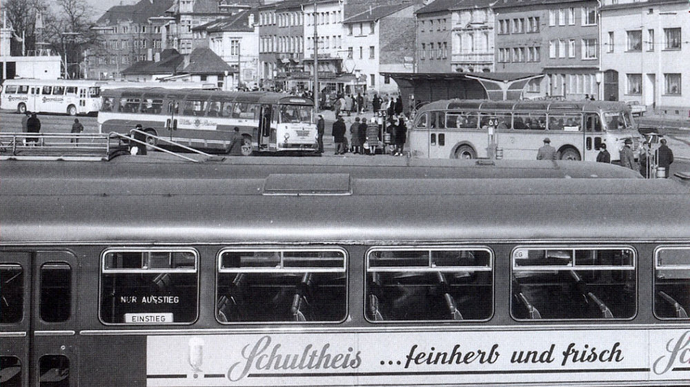 Haltebuchten nur am Bahnhof, Aufnahme von 1964