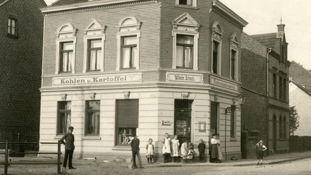 "Kohlen und Kartoffeln", das Geschäft in der Kronprinzenstraße an der Ecke zur Nordstraße im Jahre 1912