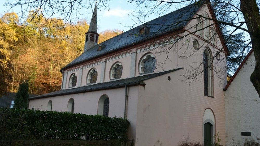 Außenansicht der Klosterkirche in Seligenthal.