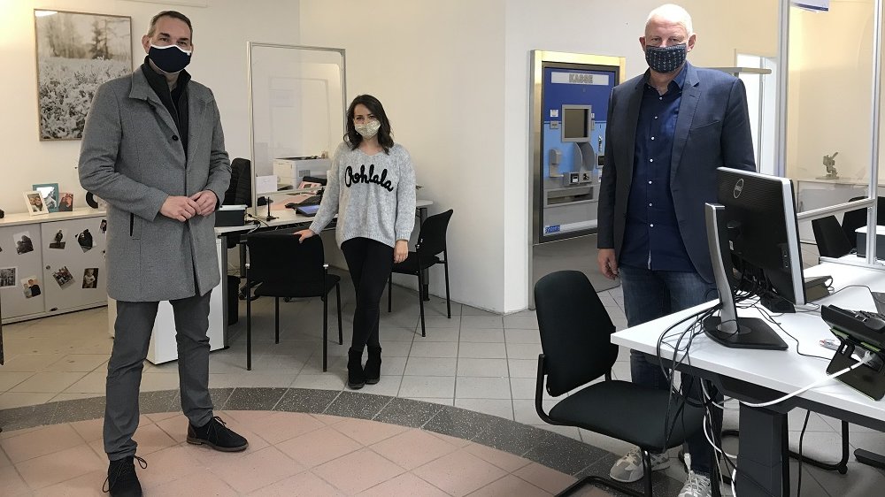 Stefan Rosemann, Maggy Melzer und Bernd Lehmann in den neuen Räumlichkeiten des Bürgerservices.