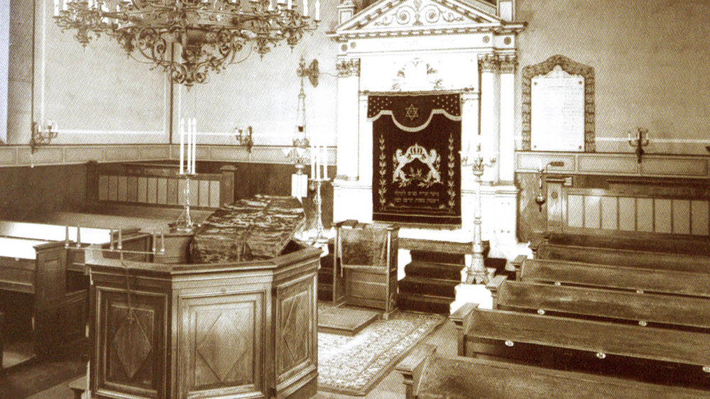 Blick in die Siegburger Synagoge, die in der Pogromnacht ein Raub der Flammen wurde