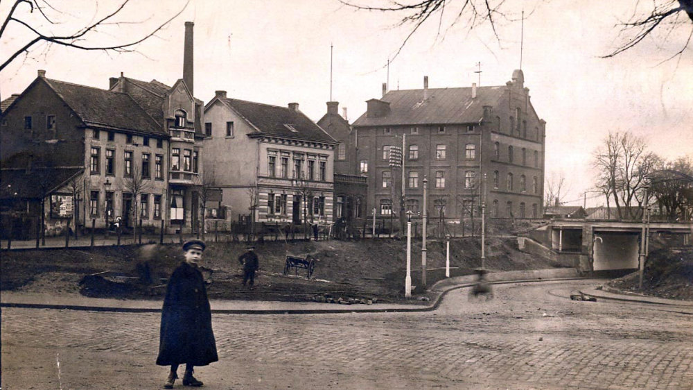 Mühlenwerke Zamponi Bonner Straße 13, im Jahr 1916 nach Bau der Unterführung