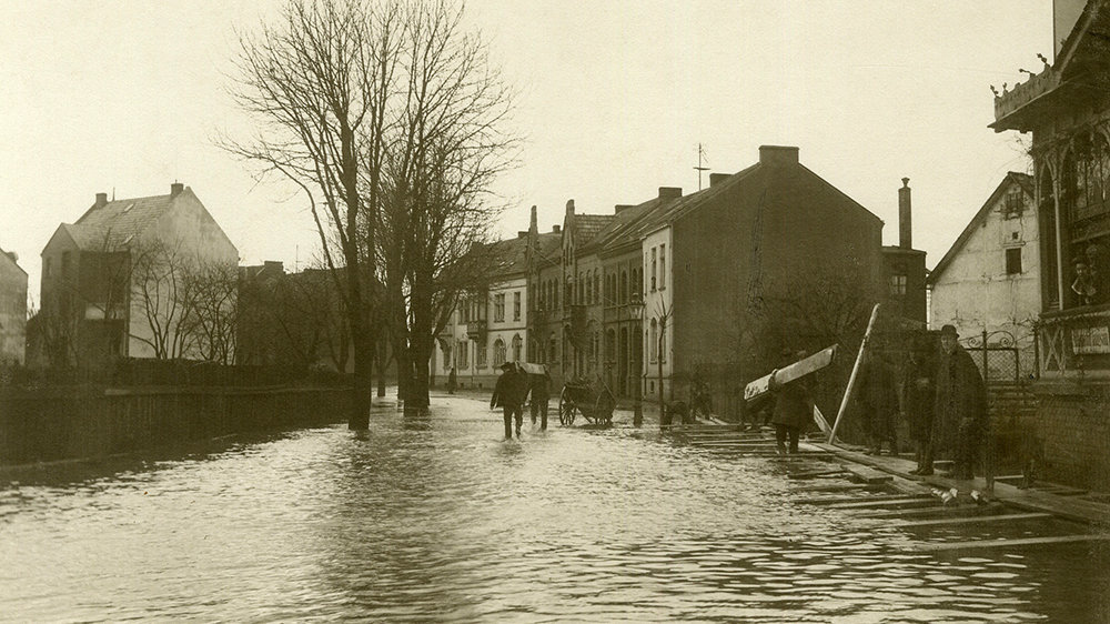 Überflutete Frankfurter Straße 1909