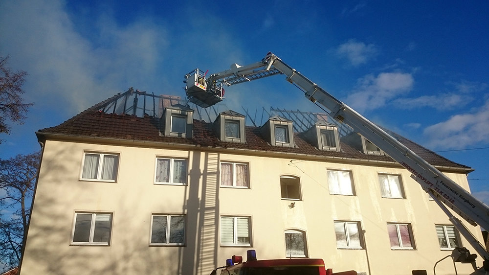 Feuerwehreinsatz beim Dachstuhlbrand in der Luisenstraße 