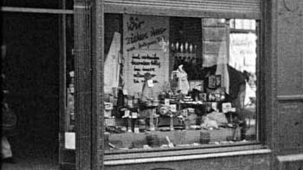 Schuhhaus Bleifeld 1931, kurz vor dem Umzug des 1881 in der Holzgasse gegründeten Ladens auf die gegenüberliegende Straßenseite in die drei Häuser Nr. 7-11