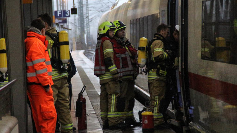 Feuerwehrmänner waren am ICE-Bahnhof im Einsatz 2011
