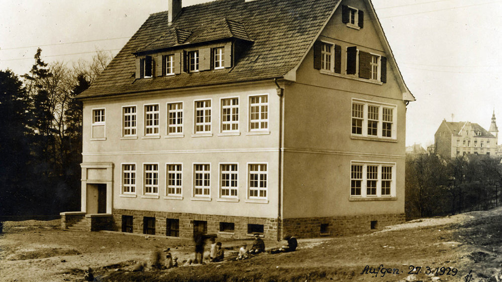 Die als "Hilfsschule" erbaute Pestalozzi-Schule in der Heinrichstraße 1929
