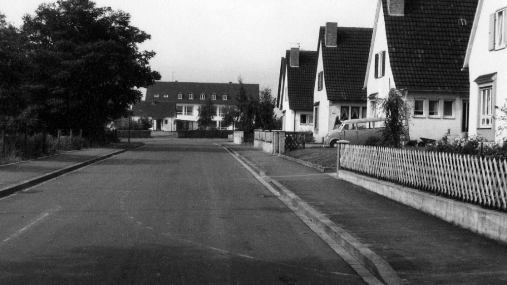 Gartenstraße, im Hintergrund die Katholische Volksschule, 1963