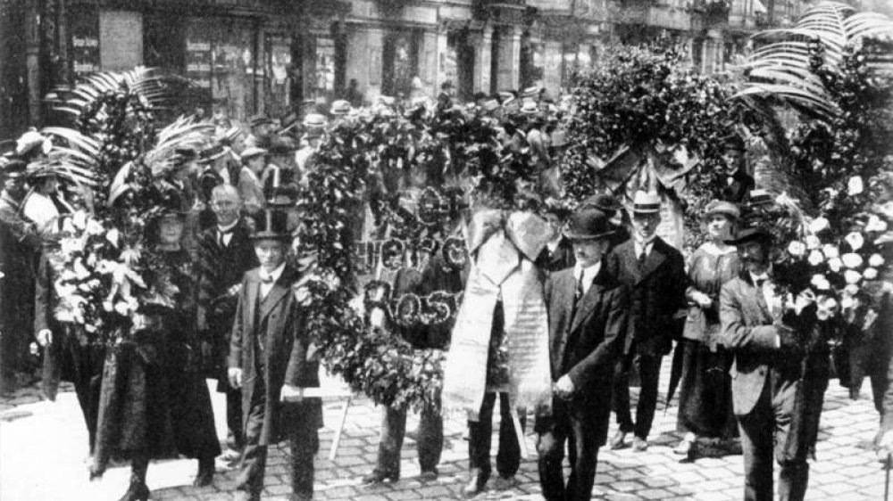 Beerdigungszug für Rosa Luxemburg in Berlin
