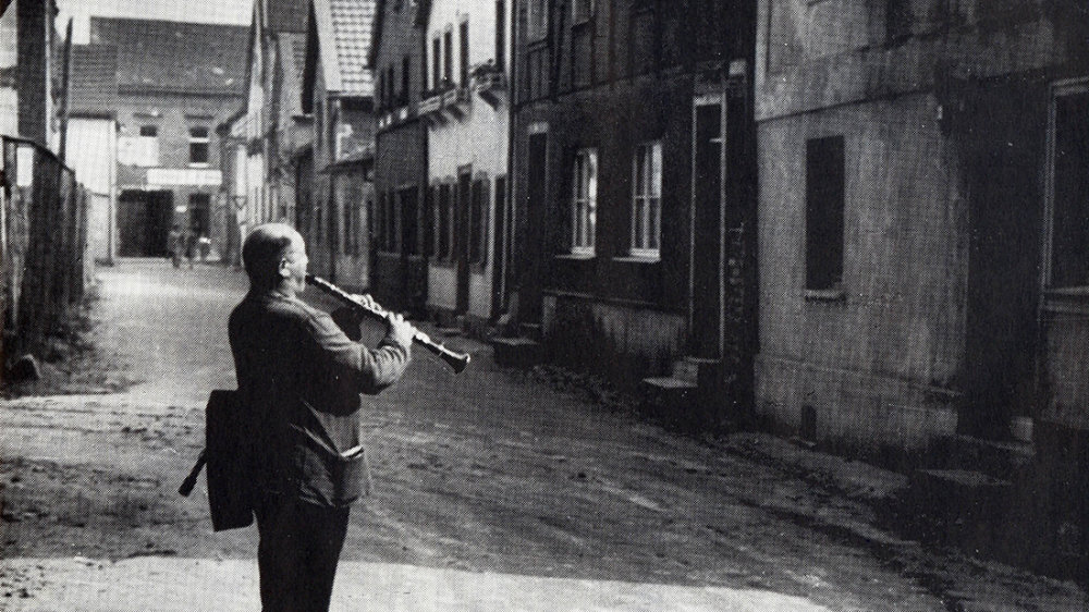 Mahlgasse um 1952, an der Klarinette der damalige Wandermusiker Unkelbach