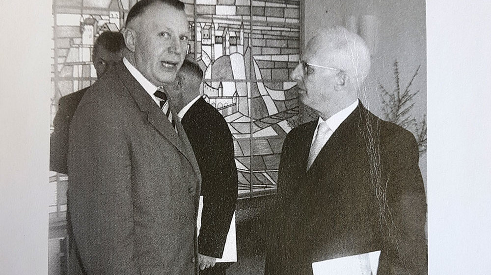 August Müller (l.) mit Bürgermeister Hubert Heinrichs bei der Einweihung des Siegburg Heimatmuseums 1960