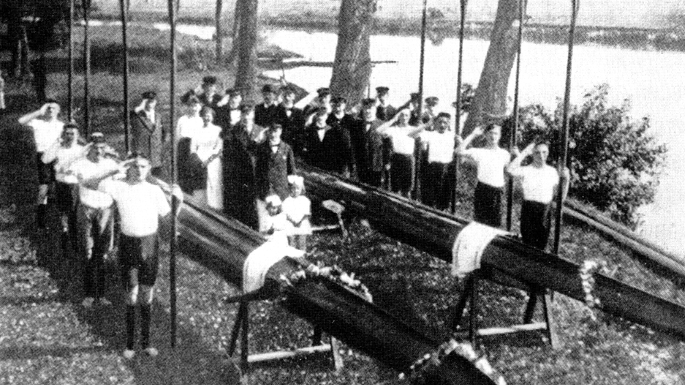 Der Ruderverein 1910 tauft im Jahre 1920 mit feierlicher Zeremonie die neuen Boote "Heidelberg" und "Sieg II"