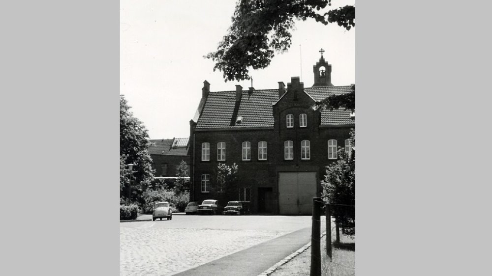 Eingang der Strafanstalt Brückberg um 1960