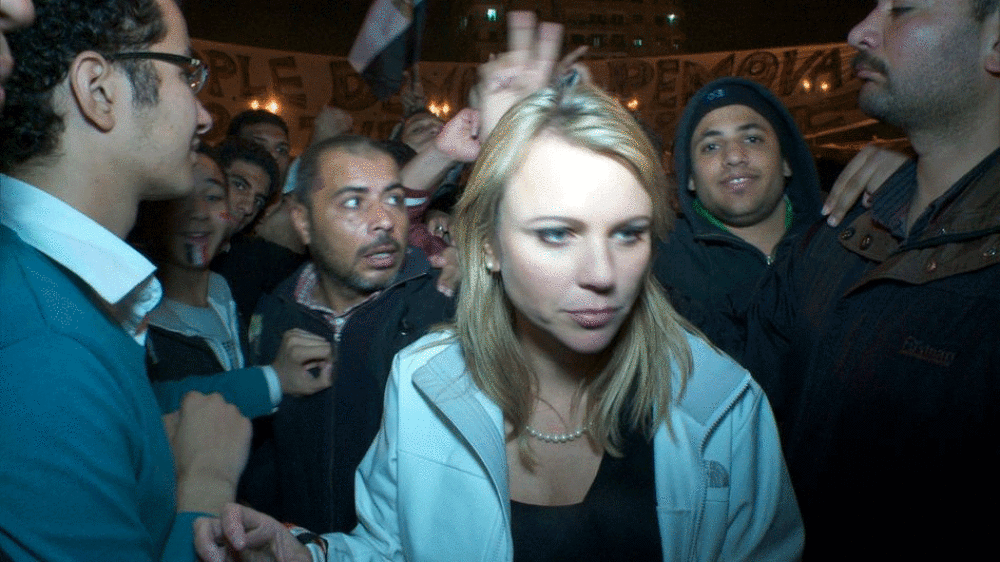 Lara Logan am 11. Februar 2011 auf dem ägyptischen Tahir-Platz, wenige Augenblicke bevor der Mob sie attackierte und verletzte