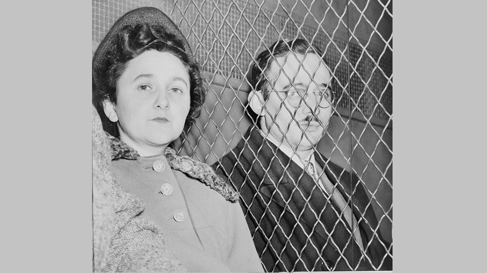 Das Ehepaar Rosenberg nach dem Schuldspruch 1951