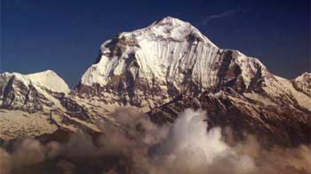 Der 7.751 Meter hohe Dhaulagiri II in Nepal