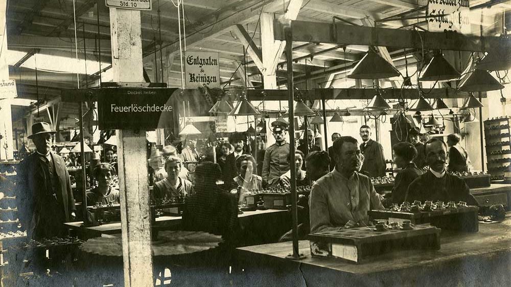 Rüstungs-Produktionshalle des Feuerwerkslaboratoriums an der Luisenstraße 1916, heute Kasernengelände
