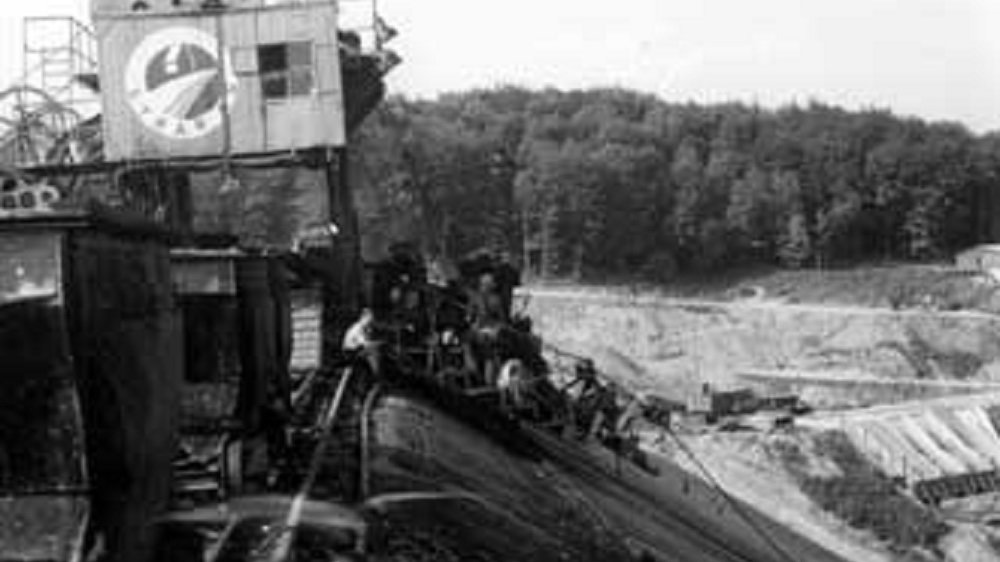 Arbeiten auf der Dammkrone, 1955