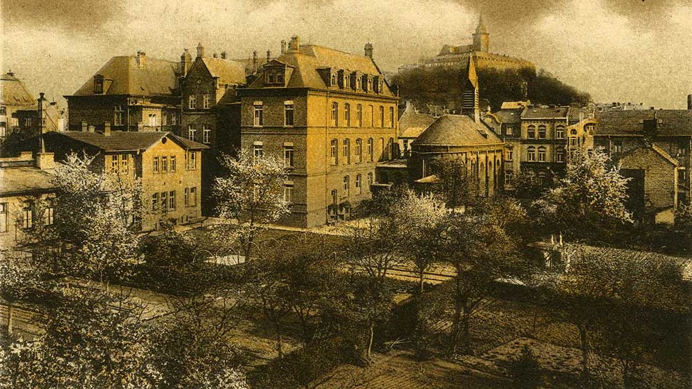 Hospital und Krankenhausgärten, rechts verläuft die Humperdinckstraße um 1916