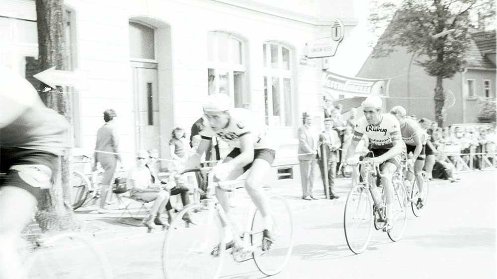 Rudi Altig 1964 bei der Deutschen Straßenmeisterschaft der Berufsfahrer in Siegburg auf der Papagei