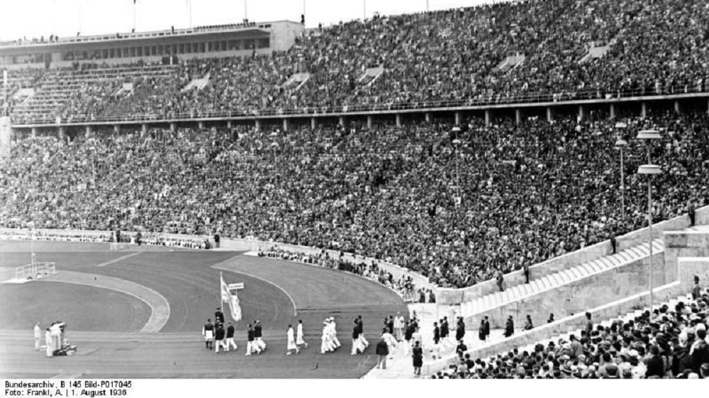 Einzug der Athleten ins Olympiastadion der Reichshauptstadt.