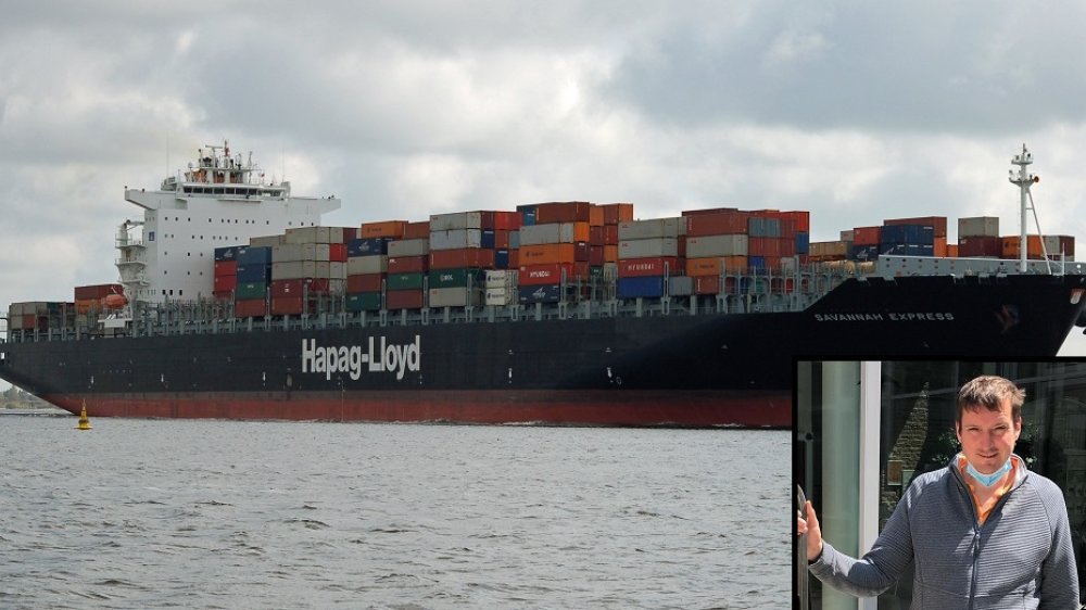Containerschiff "Savannah Express", eingeklinkt das Portrait von Marco Devigili
