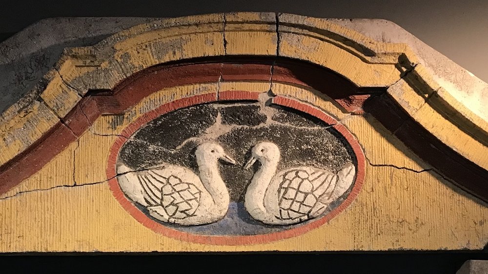 Detail aus dem Türsturz der Ente