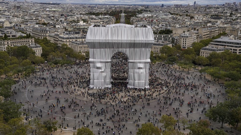 Verhüllter Arc de Triomphe in Paris