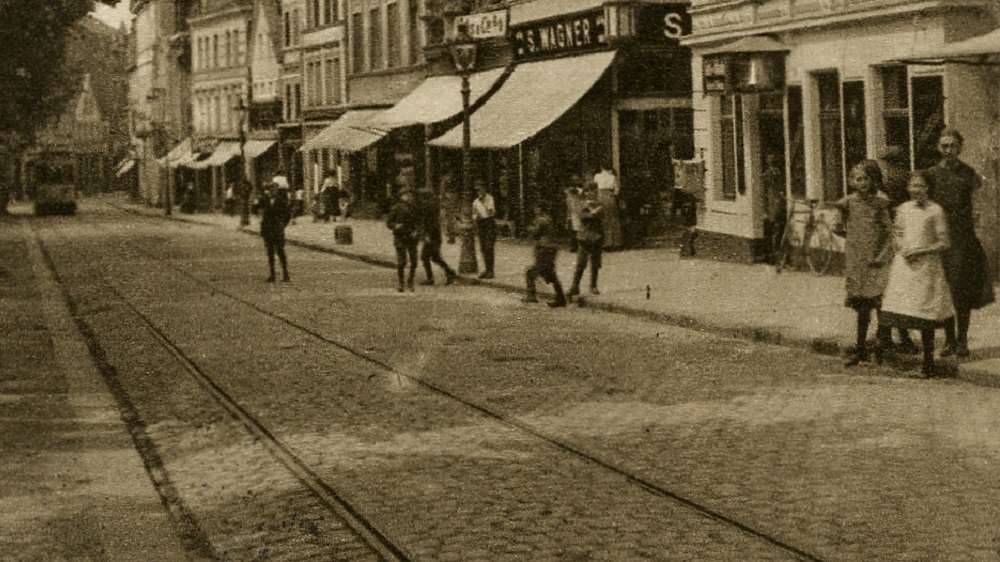 Markt mit Bahn um 1917