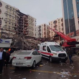 Erdbeben trifft Türkei und Syrien 