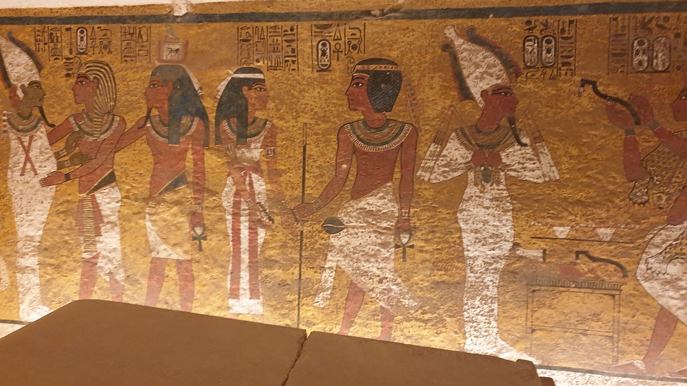 Wandbilder in der Grabkammer von Tutanchamun.