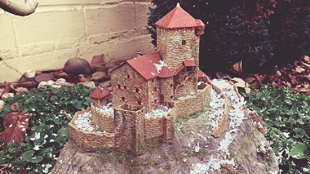 Modell einer verschneiten Burg