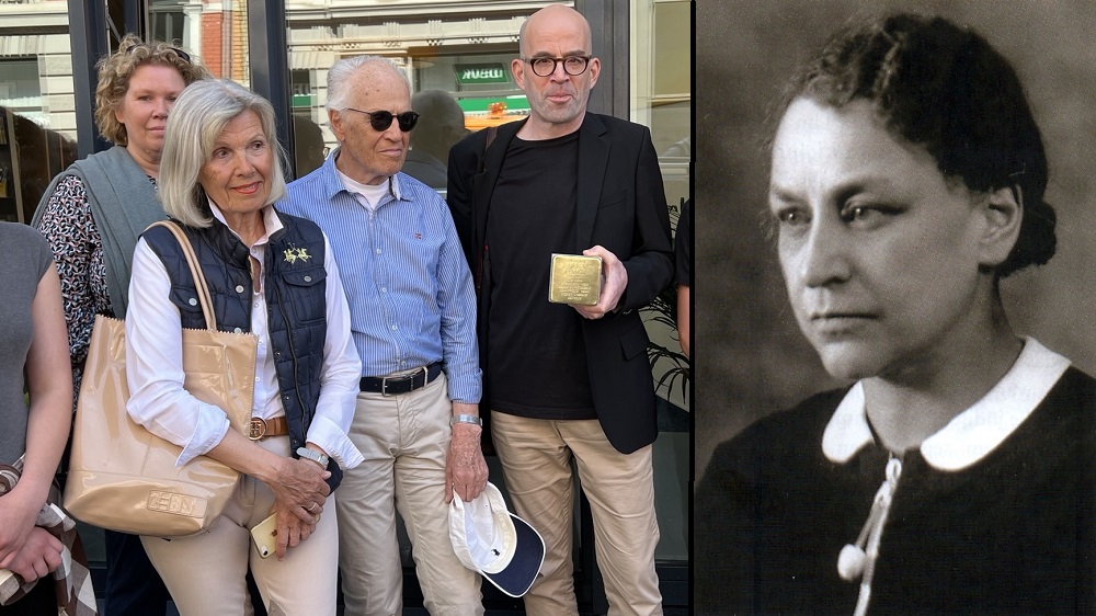 Paul Remmel hat den Stolperstein für die Großmutter in der Hand. Links neben ihm sein Onkel Paul und seine Tante Margret, Kinder von Anna Remmel (rechts).
