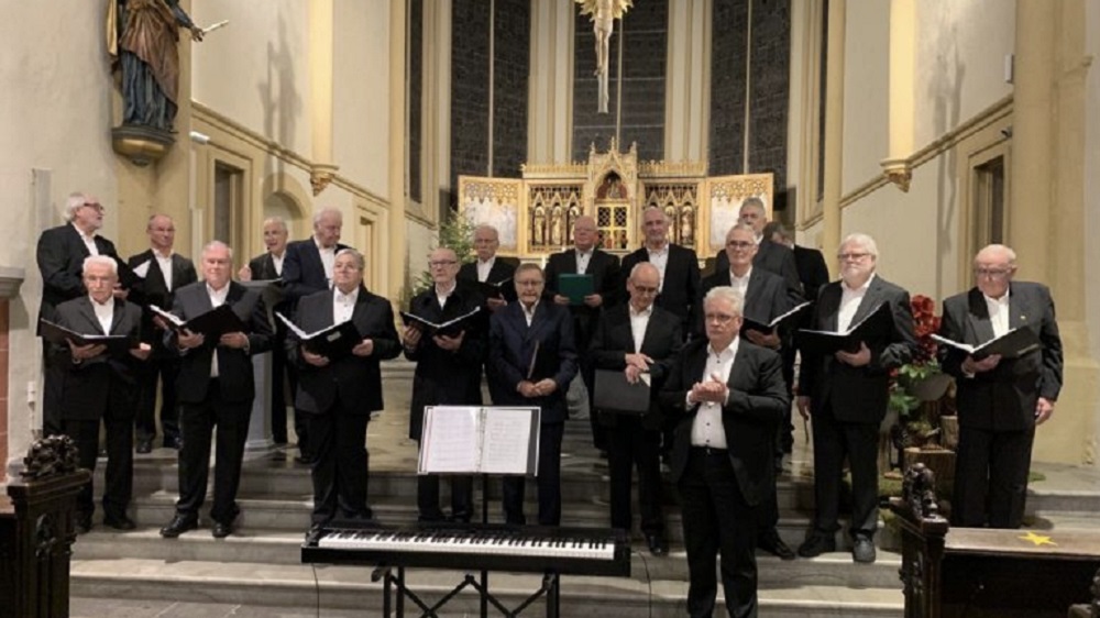 Siegburger Vocalisten bei einem Auftritt in einer Kirche