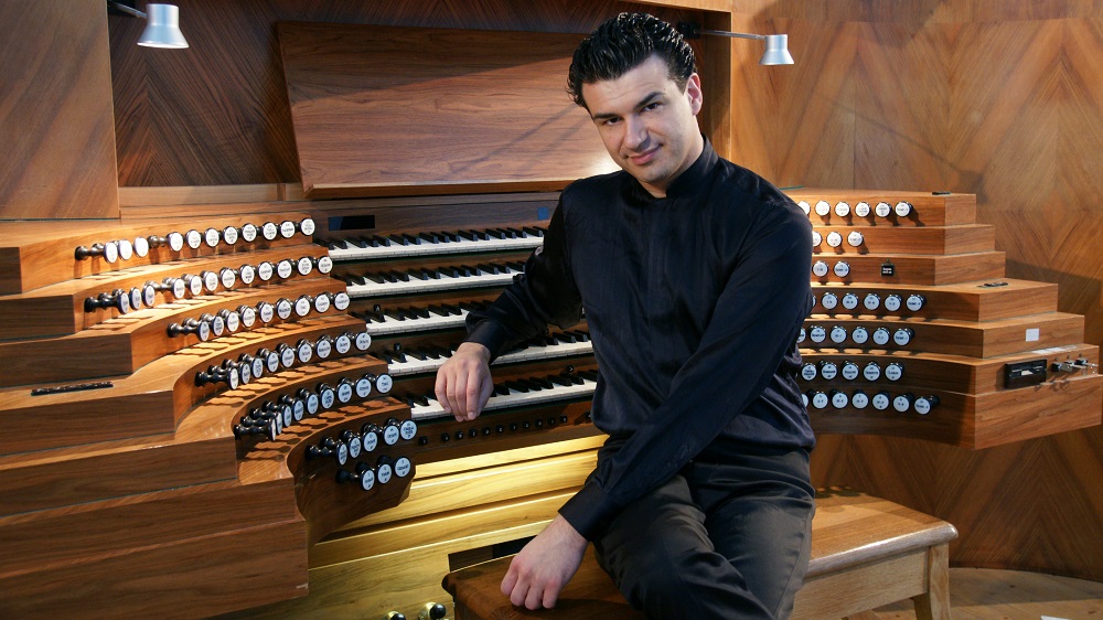 Paolo Oreni an der Orgel